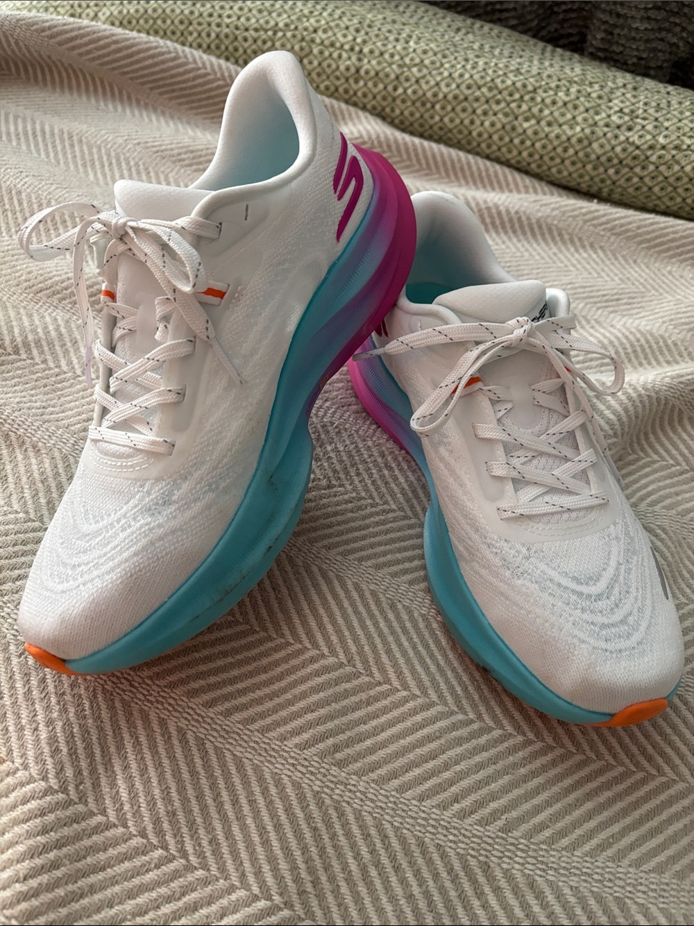 SKECHERS Aero Spark Women’s Size 7M Running Shoe